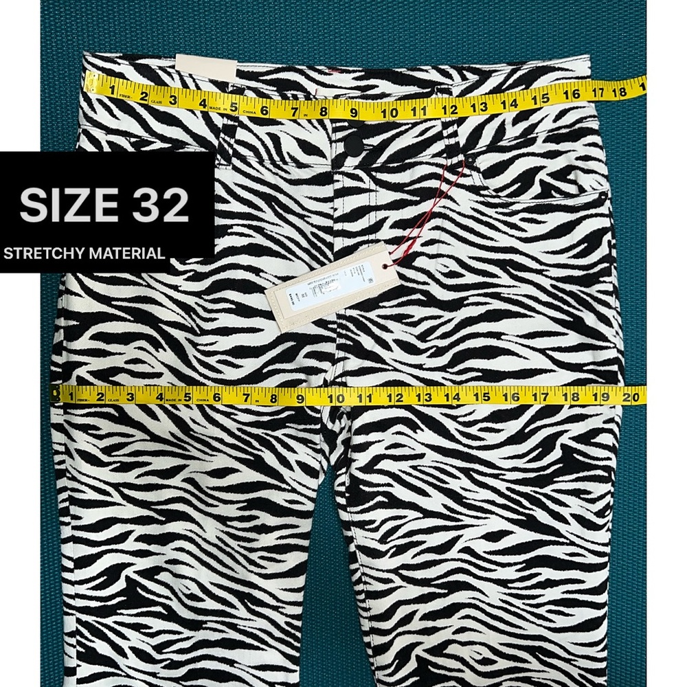 Alice + Olivia Stacey Zebra Striped Low Rise Bell Bottom Jean - Picture 15 of 17